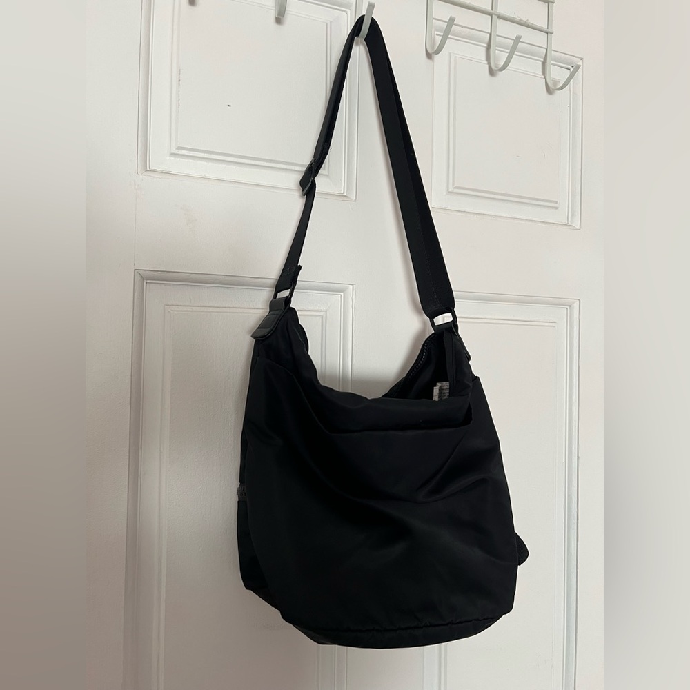 Lululemon Go Lightly Shoulder Bag - Picture 2 of 7
